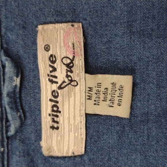 NWOT TRIPLE FIVE SOUL Star🌟 Print DENIM BUTTON DOWN SHIRT!! - Picture 3 of 7